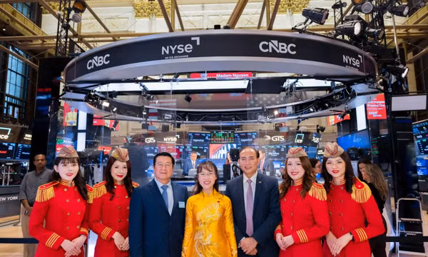 Nữ tỷ phú Nguyễn Thị Phương Thảo tham dự lễ rung chuông NYSE 