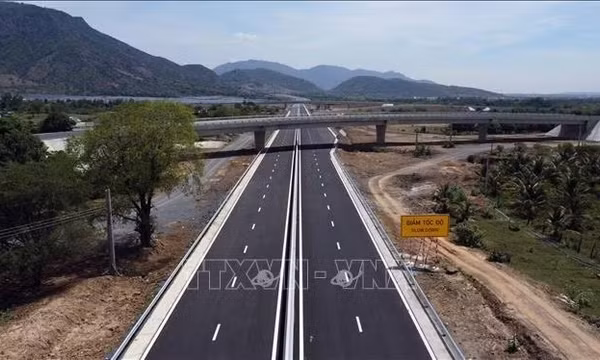 Hoãn thu phí 2 dự án thuộc Dự án cao tốc Bắc - Nam phía Đông