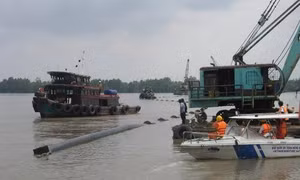 Tiền Giang: Không để tái diễn cảnh sà lan chở nước sinh hoạt trong mùa khô 