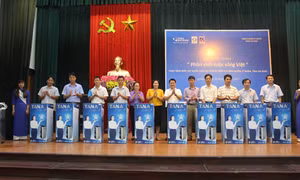 Tân Á Đại Thành trao tặng máy lọc nước tại tỉnh Hà Nam