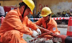 Nhiều giải pháp chống quá tải đường dây, gây mất điện mùa nắng nóng 