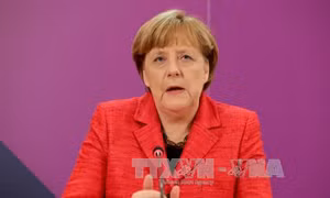 Cuộc tranh cử khó khăn của bà Merkel 