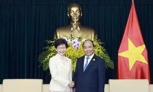 APEC 2017: Thủ tướng Nguyễn Xuân Phúc tiếp Trưởng Khu hành chính đặc biệt Hong Kong, Trung Quốc 