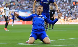Chelsea khuất phục kẻ bám đuổi Tottenham