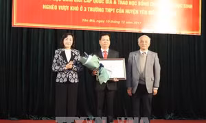 Ba tiến sĩ vinh dự nhận giải thưởng sử học Phạm Thận Duật 