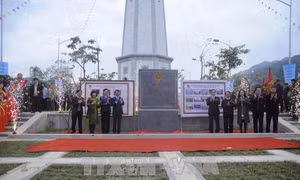 Khánh thành Cột cờ biên giới Lũng Pô 