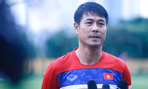 SEA Games 29: HLV Hữu Thắng bất bình về việc báo chí 'rò rỉ' danh tính cầu thủ bị loại