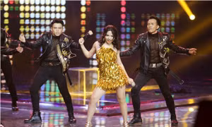 The Voice 2017: Hiền Mai nóng bỏng với bản mashup 'Hold me tonight - Hot'