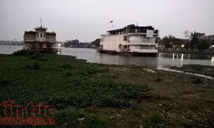 Vẫn còn 3 du thuyền, nhà nổi chưa di dời khỏi Hồ Tây