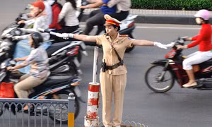 Có được điều khiển xe trong thời gian chờ cấp biển số xe?