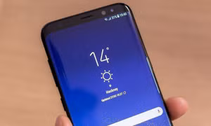 Samsung Galaxy S8+ màu đen vừa mở bán đã cháy hàng