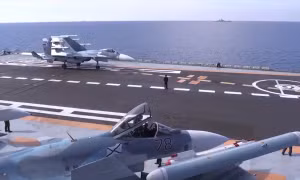 Trên tàu sân bay Đô đốc Kuznetsov ngoài khơi Syria
