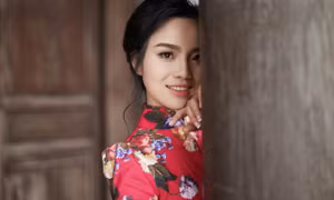 Quán quân Sao Mai 2017 Sèn Hoàng Mỹ Lam gợi cảm với áo dài