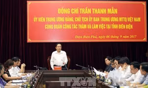 Chủ tịch Ủy ban Trung ương MTTQ Việt Nam tặng quà hỗ trợ Điện Biên khắc phục hậu quả mưa lũ 