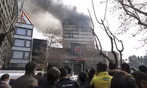 Tòa nhà cao tầng cổ nhất Iran bị sập