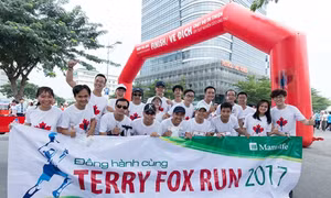 Manulife Việt Nam đóng góp gần 200 triệu cho Quỹ Terry Fox 