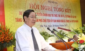  Không hạ thấp tiêu chuẩn trình độ của cán bộ cấp xã