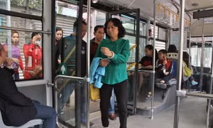 Trải nghiệm du Xuân bằng xe buýt nhanh BRT