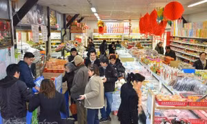 Sôi động hội chợ đón Tết Việt giữa Paris