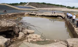 Hồ đập thủy lợi ở Quảng Trị bị xói lở nghiêm trọng 