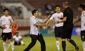 Vết nhơ sân cỏ 