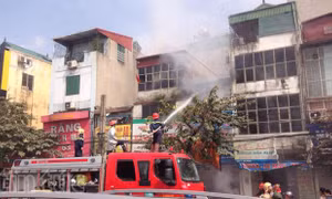 Lại cháy nhà trên đường Giải Phóng (Hà Nội)
