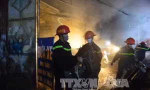 Cháy lớn ở xưởng sửa chữa điều hòa tại ngã ba Tam Trinh - Pháp Vân (Hà Nội)