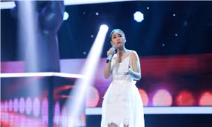 The Voice 2017: HLV Tóc Tiên khóc lã chã khi Phương Mai hát "Tell me why"