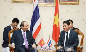 Thủ tướng Nguyễn Xuân Phúc gặp Tỉnh trưởng Nakhon Phanom, Thái Lan 
