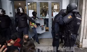 Tây Ban Nha kiểm phiếu bằng tay trong cuộc bầu cử ở Catalonia