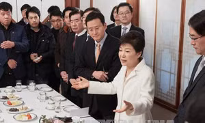 Tổng thống Park Geun-hye khó tránh khỏi bị thẩm vấn trực tiếp