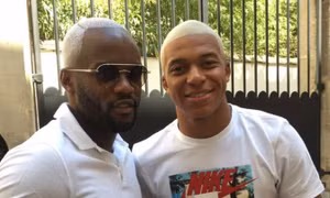 Kylian Mbappé gây sốc với kiểu tóc mới