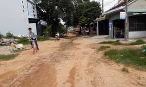 Nhiều tuyến đường ở thành phố Kon Tum xuống cấp nghiêm trọng
