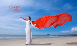 Ngắm vẻ đẹp thanh khiết của thí sinh Miss Photo cùng áo dài trước biển