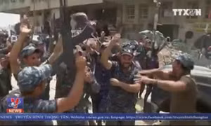 Giành lại Mosul từ tay IS, binh lính Iraq tràn ra đường nhảy múa