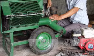 Lão ngư đam mê chế tạo máy nông nghiệp