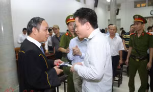Những hình ảnh 'hậu trường' xét xử Hà Văn Thắm và đồng phạm
