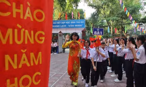 Ấm áp tình thầy trò trong lễ khai giảng của ngôi trường có khoảng sân ‘tí hon’