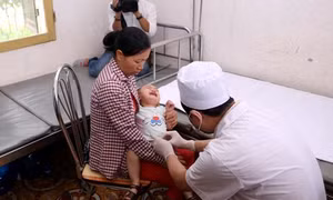 Không nên vội vàng nong bao quy đầu quá sớm cho trẻ