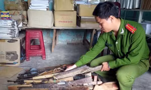 Đẩy mạnh tuyên truyền đồng bào dân tộc giao nộp vũ khí, vật liệu nổ