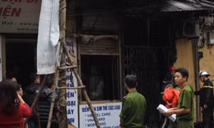 Cháy nhà con trai nhạc sĩ Văn Cao trên phố Lê Duẩn, Hà Nội