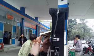 Hòa Bình dán tem cột bơm xăng để chống gian lận xăng dầu