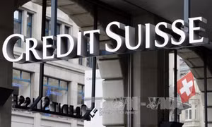 Khách giàu ồ ạt rút 30 tỉ USD khỏi ngân hàng Thụy Sỹ