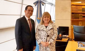 Argentina trao tặng Huân chương cho Đại sứ Việt Nam