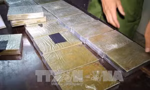 Bắc Ninh: Bắt quả tang giáo viên tiếng Anh vận chuyển trái phép 16 bánh heroin