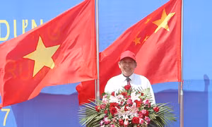 Phó Thủ tướng Trương Hòa Bình trả lời phỏng vấn nhân dịp thăm KTT dân tộc Choang Quảng Tây 