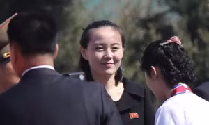 Những hình ảnh hiếm hoi về cô em gái được ông Kim Jong-un tin tưởng trao quyền lực