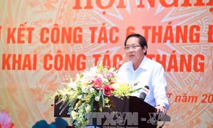 Xử lý mạnh tay với báo chí 'lên đồng' tập thể, rút tít vô cảm 