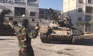 Lần đầu tiên quân đội Syria bắt tay lực lượng nổi dậy chống IS