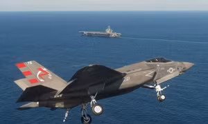 Cái kết khó đoán định khi chiến đấu cơ F-35 do Mỹ chế tạo kết hợp với tàu sân bay của Anh